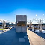 Luxury And Stylish Apt On Nb Ave