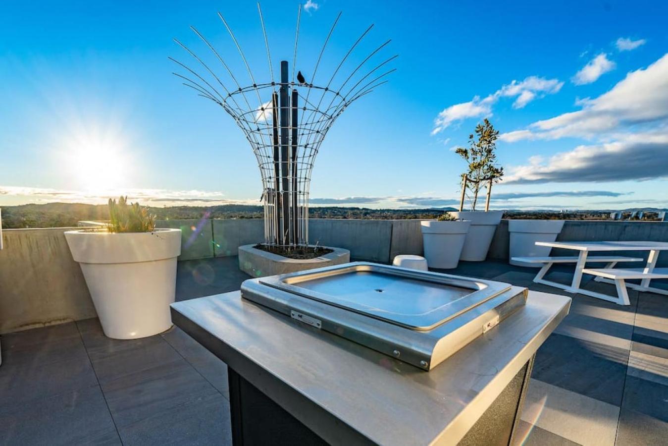 Luxury And Stylish On Nb Ave Apartment