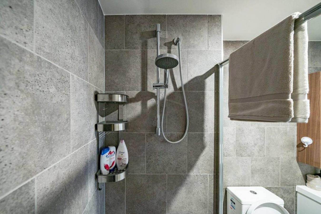 Luxury And Stylish On Nb Ave Apartment *