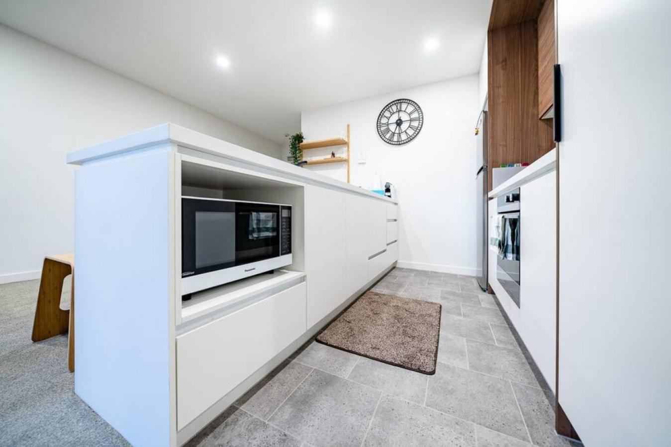 Luxury And Stylish On Nb Ave Apartment