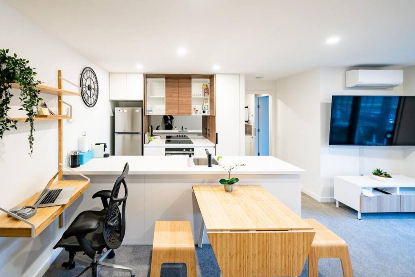 Luxury And Stylish On Nb Ave Apartment *
